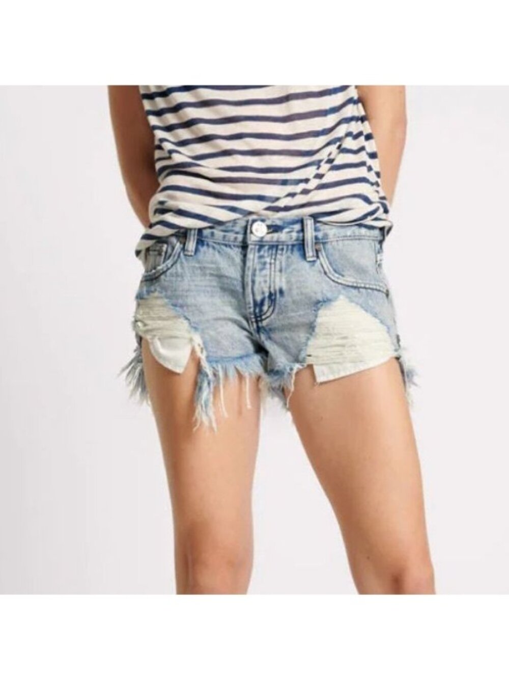 One Teaspoon Light Washed Blue Distressed Denim Shorts 27| Indie Sleaze Festival - Picture 7 of 8